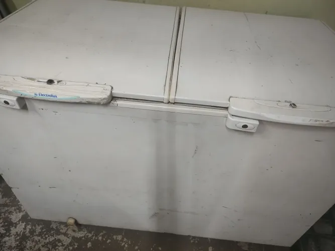 Vendo frizzer horizontal duas portas usado funcionando único dono