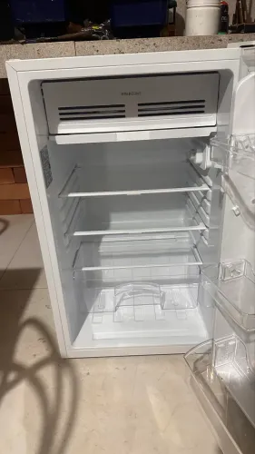 Frigobar Electrolux 121L Efficient com Controle de Temperatura Cor Branca EM120 - 110V