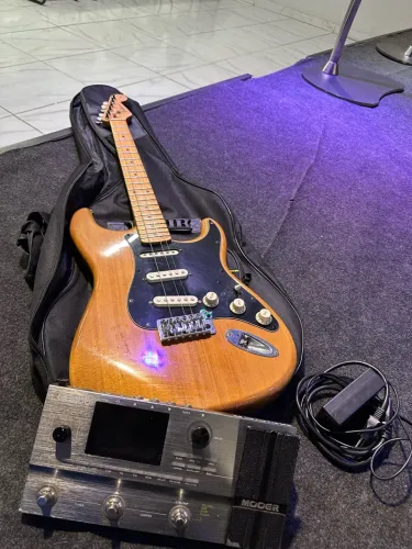 KIT WORSHIP Strat Natural+GE200+capa/fonte. Pronto pro culto!
