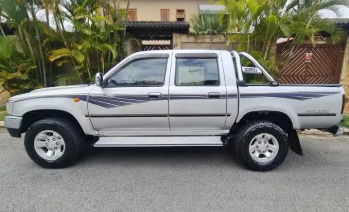 Toyota Hilux CD SRV 4X4 3.0 8V 116cv TB Diesel 2002