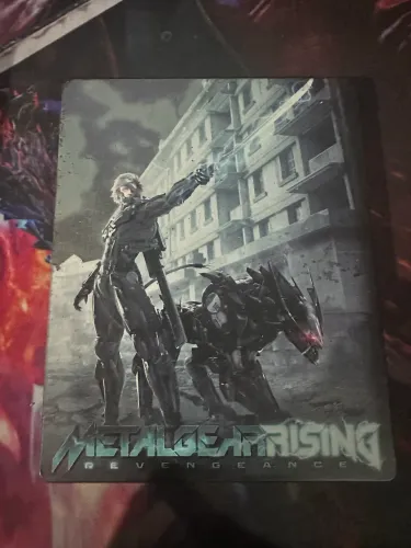 Metal Gear Rising PS3 versão steelcase.