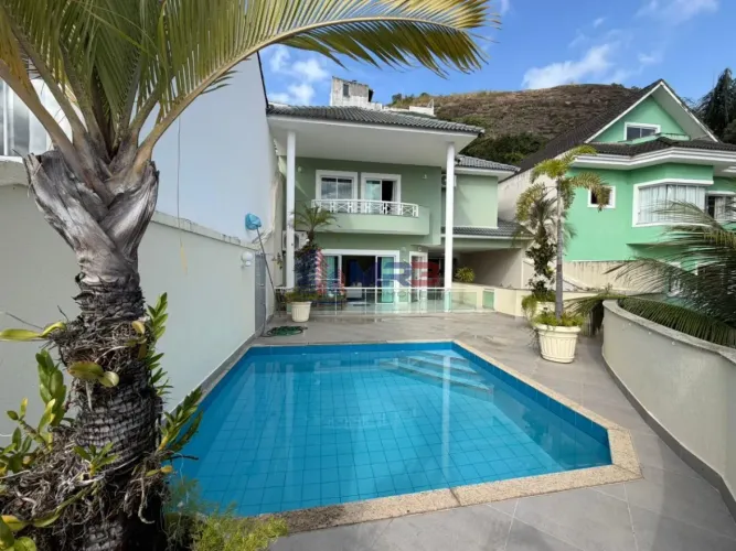 Casa para venda com 3 suítes e Piscina em condomínio na Taquara