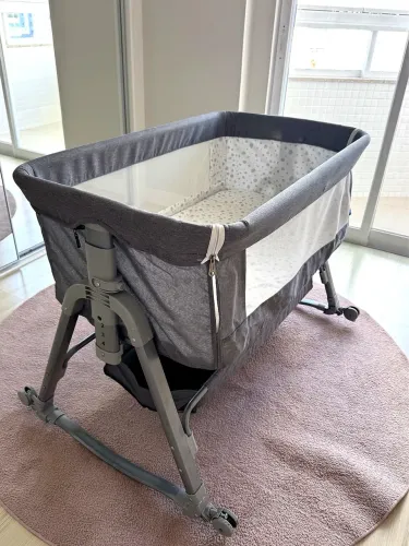 Berço Portátil Moises Co-bed Com Balanço Mosquiteiro e Cesto Cinza - Kababy
