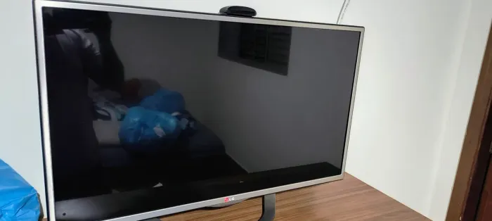 Smart TV Combo: TV LG 32" + Aparelho Roku Express + 4 Óculos 3D Originais
