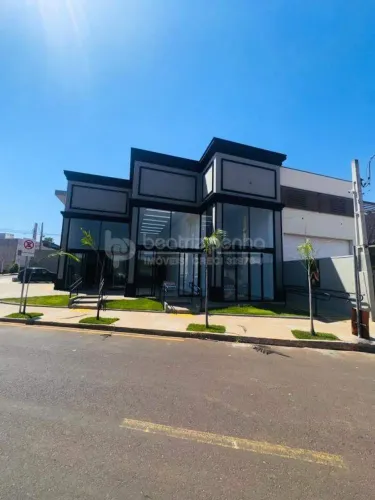 Sala Comercial para Aluguel com 90 m², 2 Banheiros e 3 Vagas no Villa Cassini