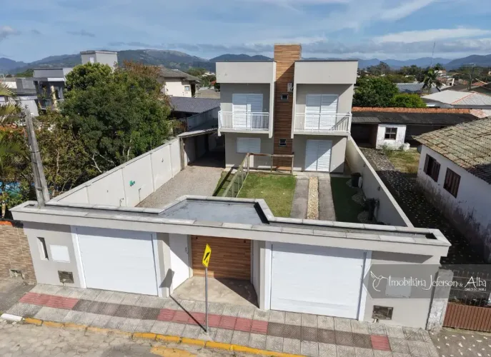 2 sobrados para venda C/ 67m2 cada no bairro Nova Brasília em Imbituba - SC