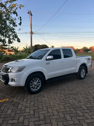 Toyota Hilux CD SRV D4-d 4X4 3.0 TDI Diesel AUT 2014