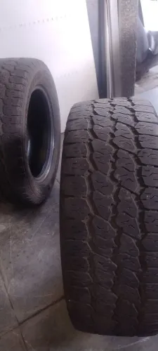 Vendo par de pneus 15/205/60