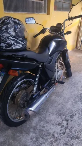 A moto tá em dia não tem nada pra fazer e só pegar e rodar