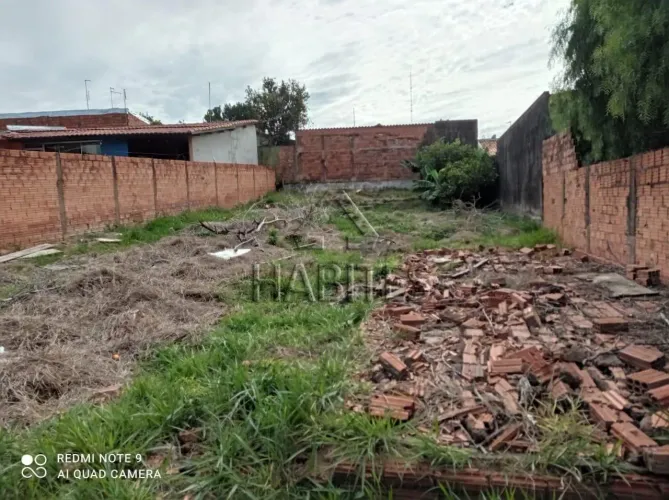 Venda de Terreno / Padrão na cidade de Botucatu