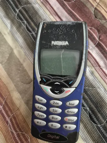 Antiguidade _ Nokia 8260 - azul, não consigo liga-lo, frete não incluso 