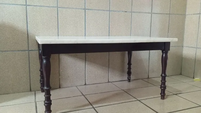 Mesinha de mármore