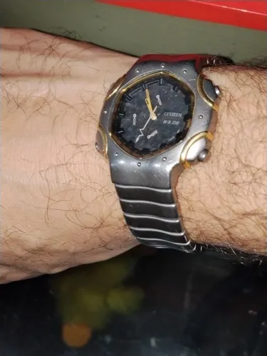 Relógio Citizen Titanium e ouro 18k