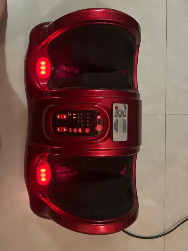 Massageador de Pés Elétrico com Aquecimento e Controle - Vermelho