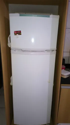 Vendo geladeira seminova