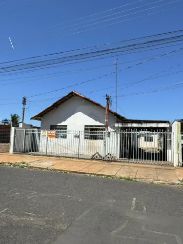 Casa á Venda Bairro Santa Helena.