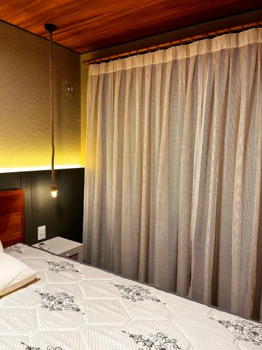 Cortina Blackout com reposteiro decorativo 