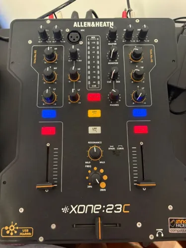 Mixer DJ Allen & Heath Xone:23C - Mesa de Som com Interface USB