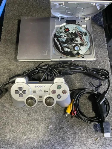 PlayStation 2 slim prata