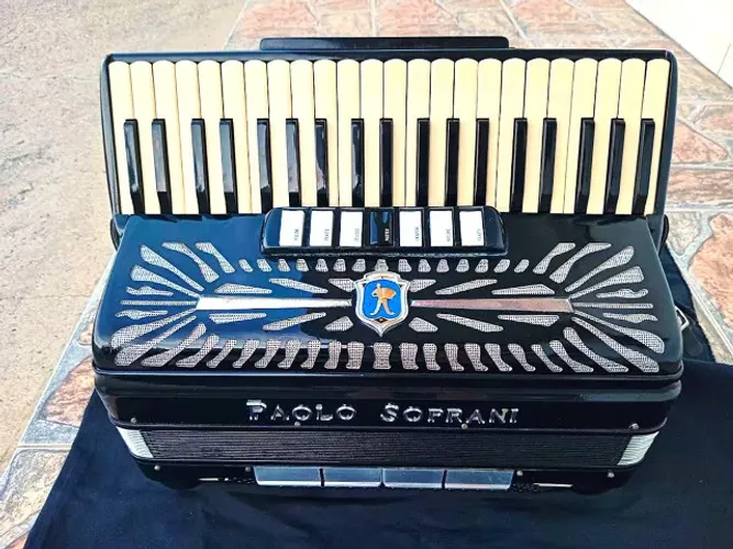 Acordeon Paolo Soprani com cassoto ressonância