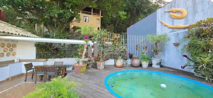 Deslumbrante Casa a venda na Rua Sacopã, Lagoa, Rio de Janeiro.