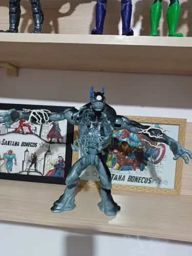 Mostro maxtill 30cm original marca Hasbro 