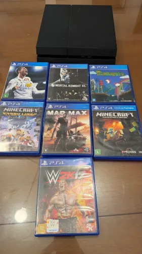 Ps4 fat 500gb de armazenamento, + 7 jogos de mídia física e um controle preto.