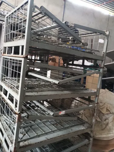 Vende se gaiolas de ferro