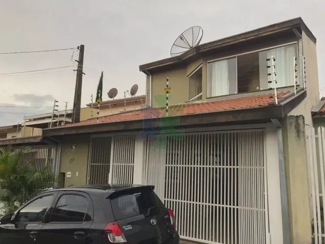 Sobrado com 4 dormitórios à venda, 235 m² por R$ 750.000,00 - Villa Branca - Jacareí/SP