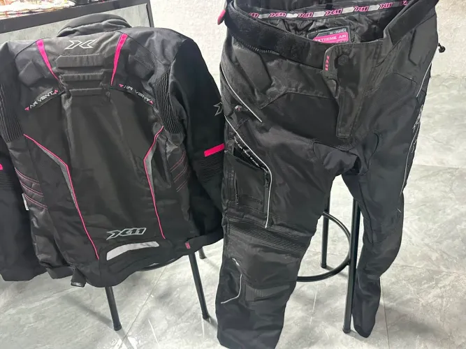 Conjunto feminino para motociclista