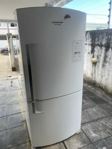 Vendo geladeira Brastemp, bem conservada só não está gelando