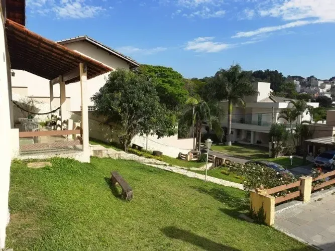 Casa de condomínio para venda com 269 metros quadrados com 3 quartos