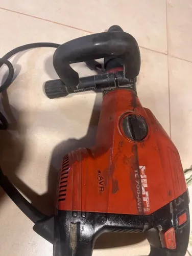 Martelete Demolidor profissional Industrial Robusto Hilti TE 700-AVR 1300W 220V + Ponteira