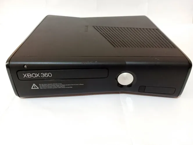 Xbox 360 slim com defeito