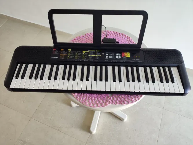 VENDO TECLADO YAMAHA PSR F52