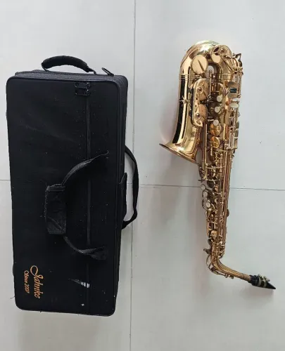 Saxofone Alto - Para vender logo