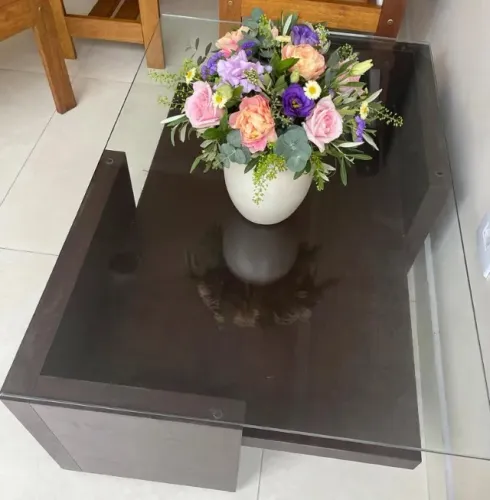 Mesa de Centro em Madeira com Tampo de Vidro