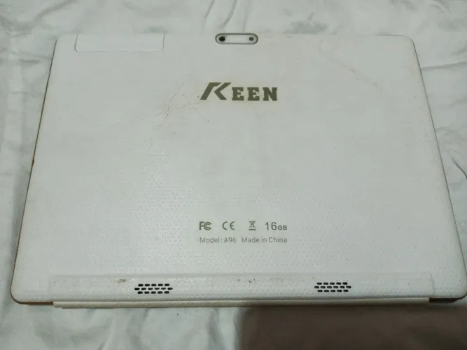 Tablet Keen A96 16GB - Tela quebrada + Touch não funciona - Liga e está formatado