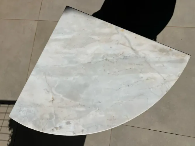 Prateleira em mármore branco