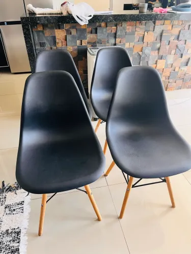 Conjunto de 4 Cadeiras na cor Preta