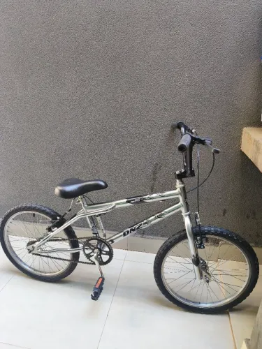 Bicicleta aro 20 DNZ Cromada 6/10 anos