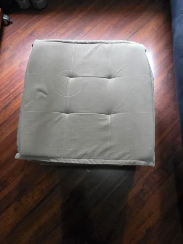 Puff dobrável e colchão solteiro