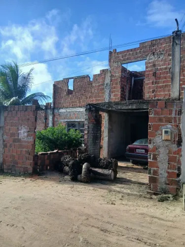 Vende-se uma casa no Planalto, rua São Braúlio