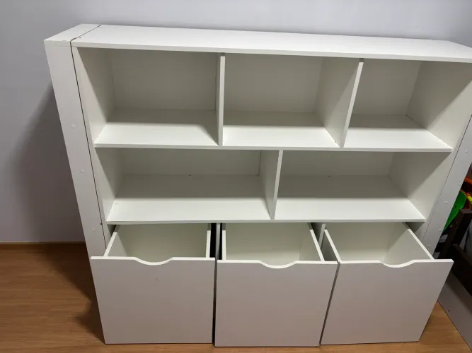 Armário organizador de brinquedos