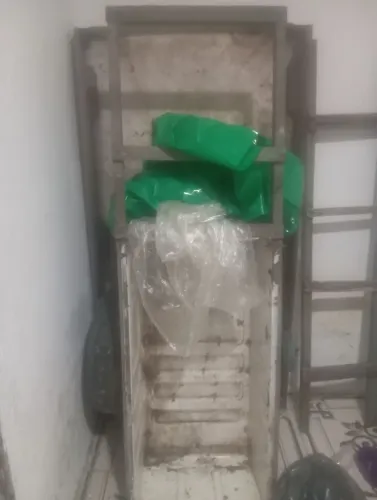 Carro de trabalho com tabuleiro de zinco