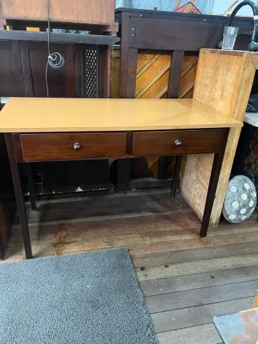 Mesa Medeira e fórmica