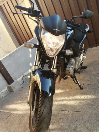 VENDO CB 300R 14.000,00