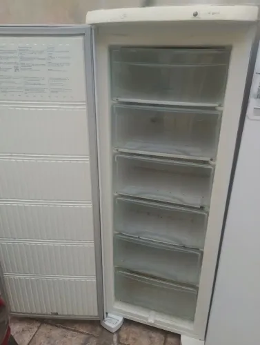 Freezer vertical Eletrolux completo 
