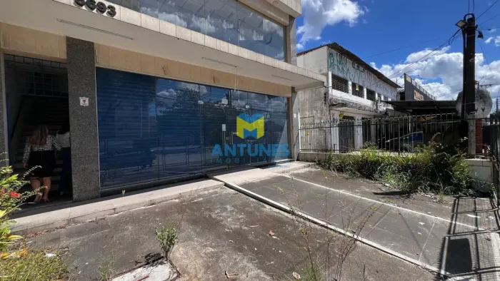 Alugue Loja 322m² na Varzea, localizado na Av. Caxangá com estacionamento