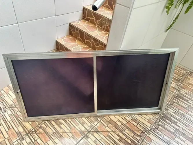 Vendo armário de alumínio para pia de cozinha.